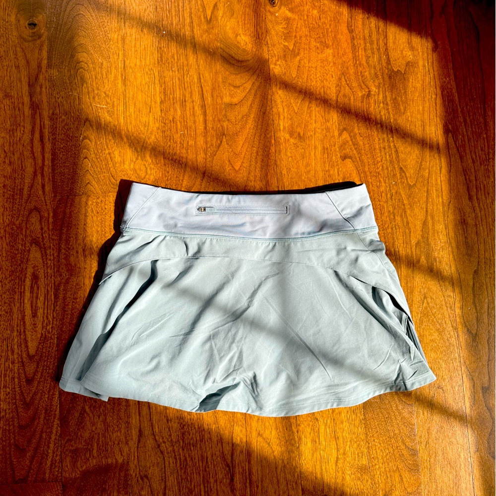 Lululemon Play off the Pleats Mid-Rise Skirt Blue Cast
Size 6